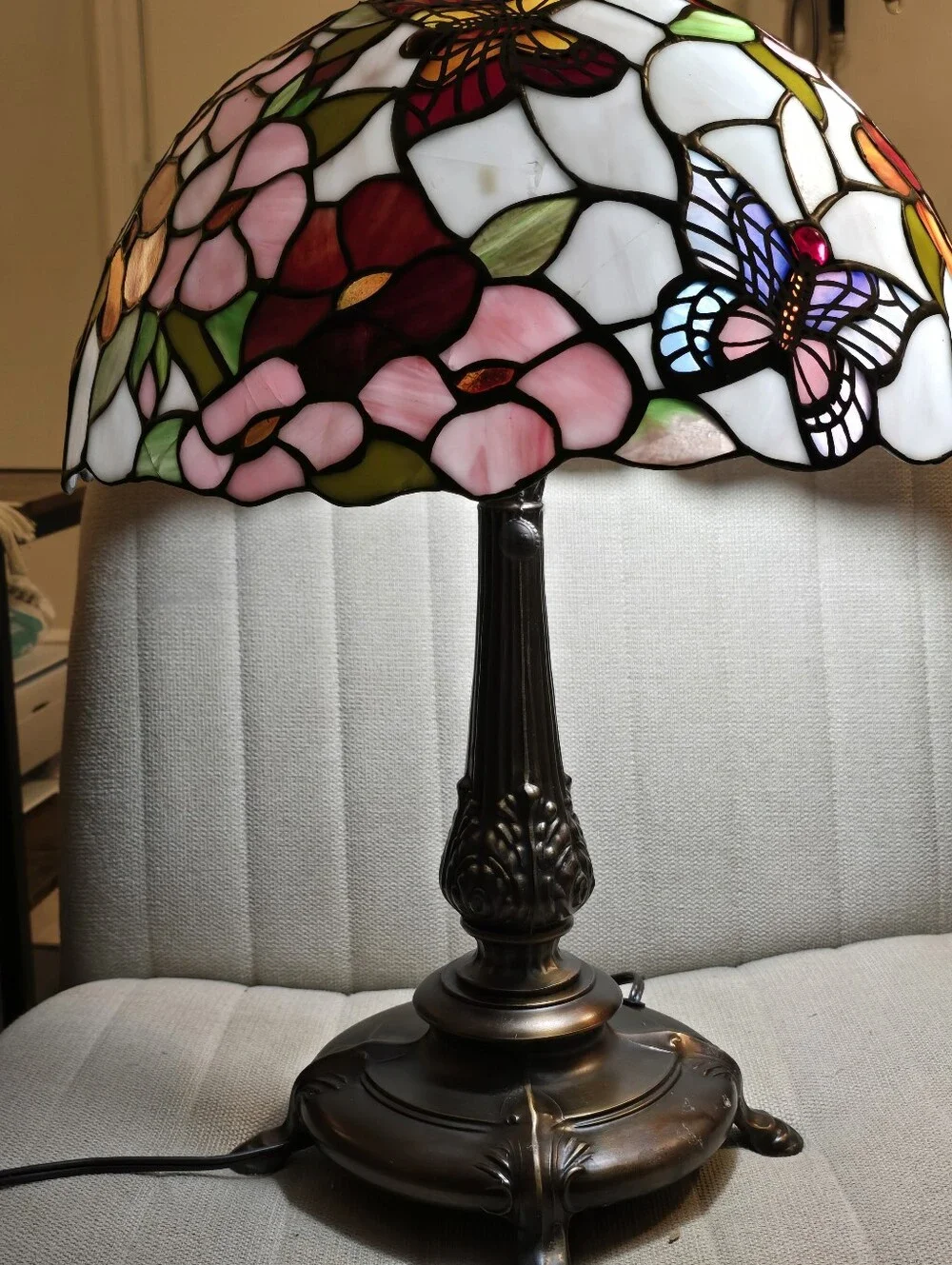Dale Tiffany Butterfly Stained Glass Bronze Table Lamp